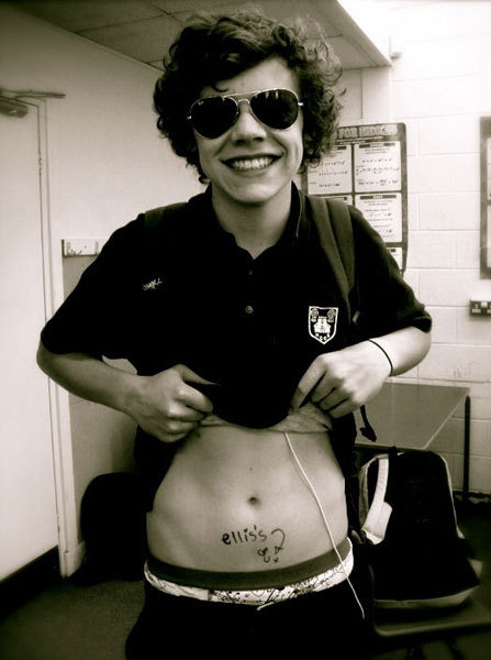 harry-styles-hot-omg-sexy-sixpack-Favim.com-259593